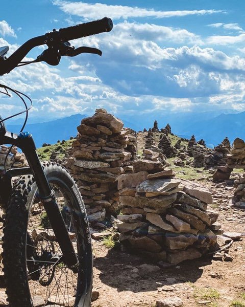 E-bike tour to the Stoanerne Mandln from Merano