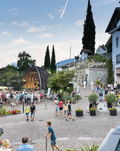 Visit the first summer evenings in Schenna