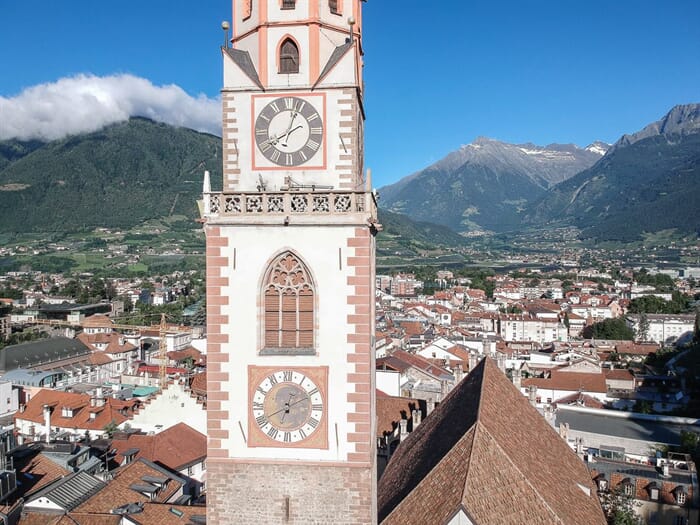 uhren kirchturm meran